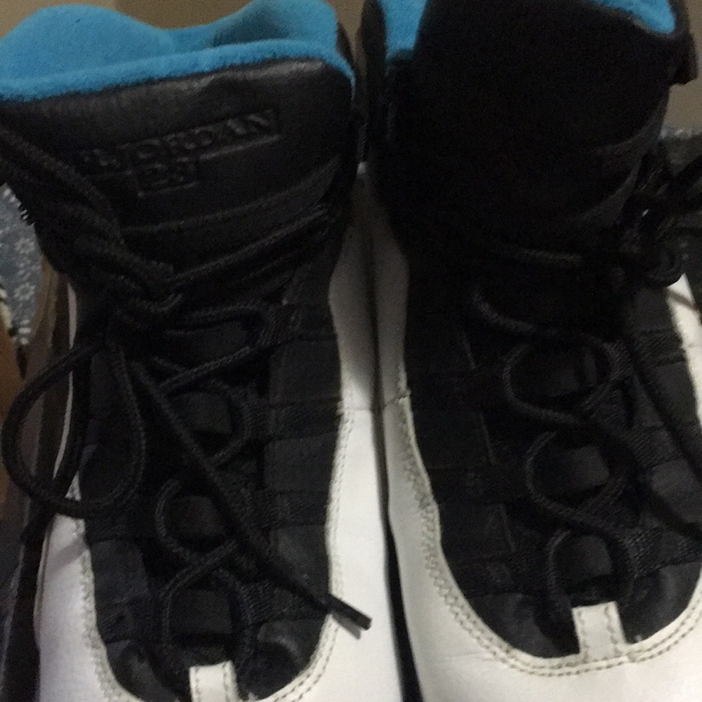 Air Jordan’s Boys Size 6